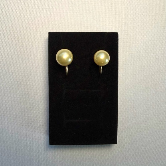 Vintage Faux Pearl Screwback Earrings - Picture 2 of 3